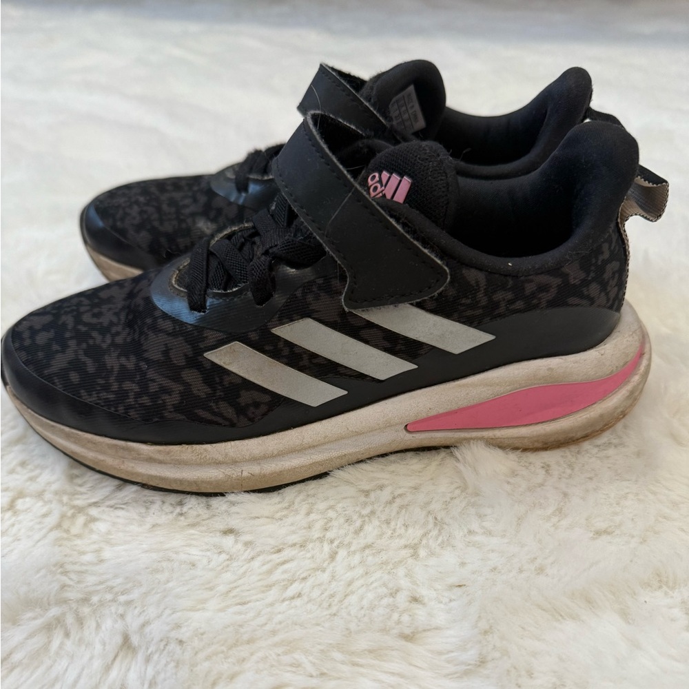 Adidas girls sneaker